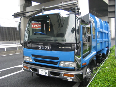 ダンボール回収パッカー車(土本商事)